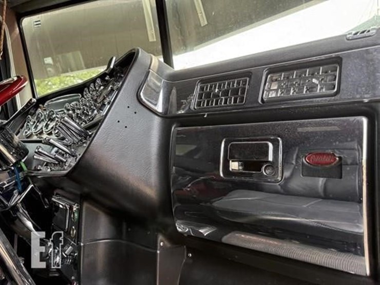 2002-peterbilt-379-image-30