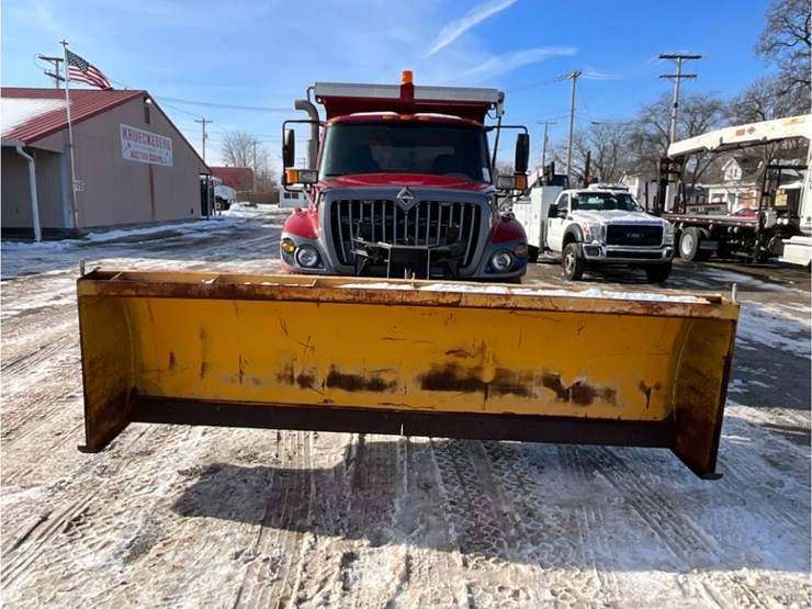 international-7400-image-4