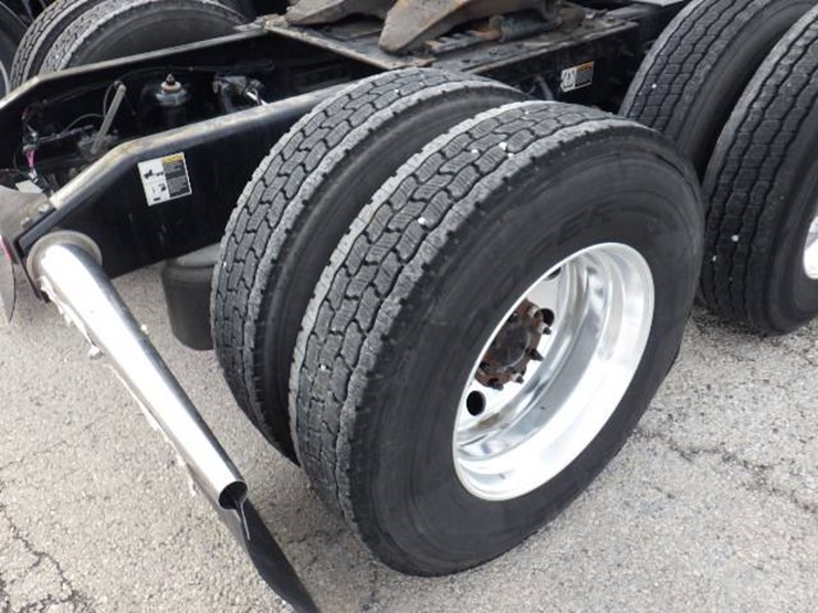 peterbilt-579-image-11