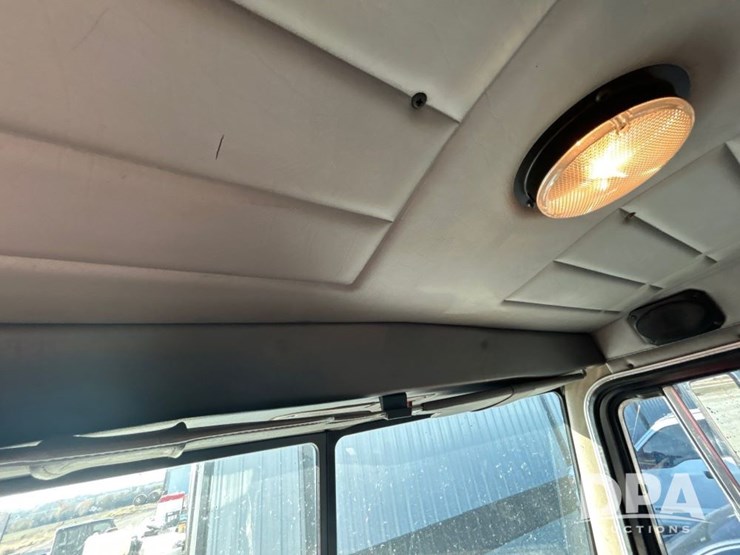 peterbilt-330-image-44