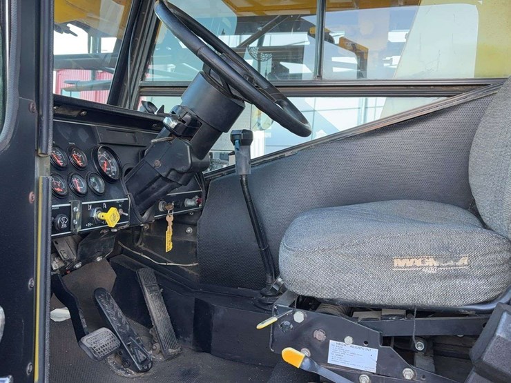 1993-grove-tms700b-image-55