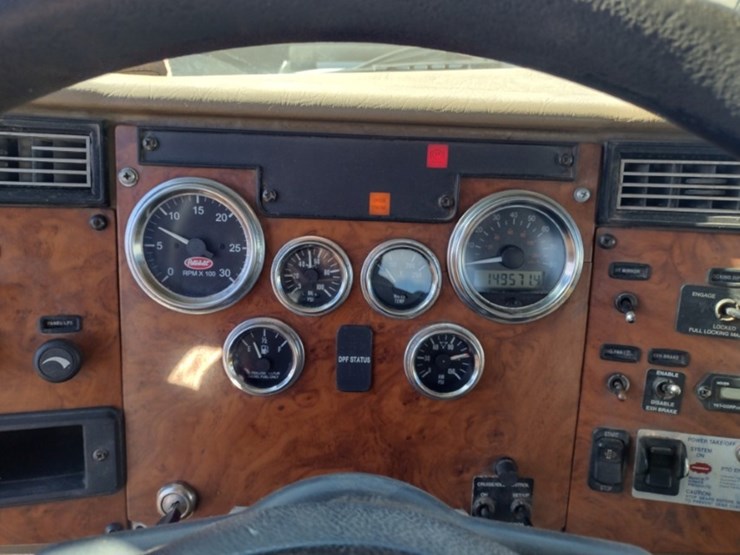 peterbilt-335-image-8