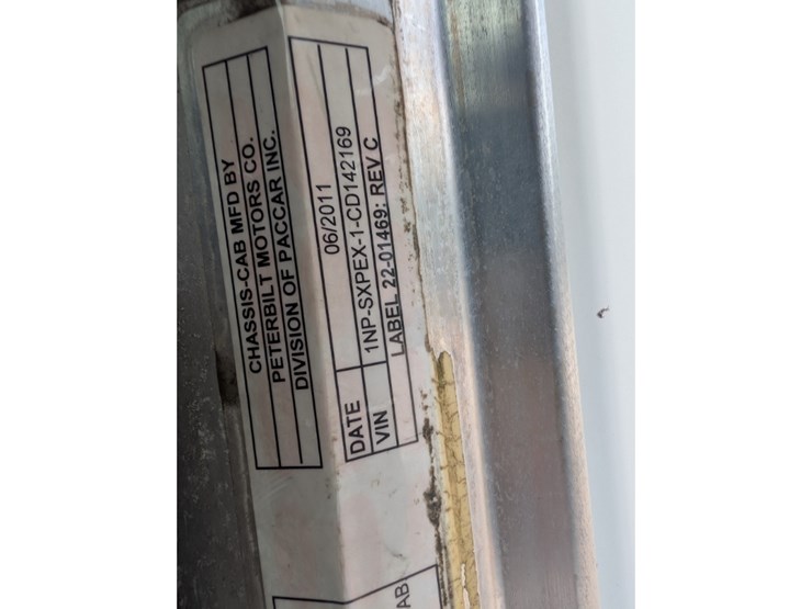 peterbilt-365-image-38