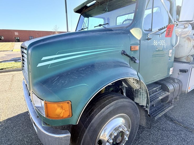 international-4700-image-9