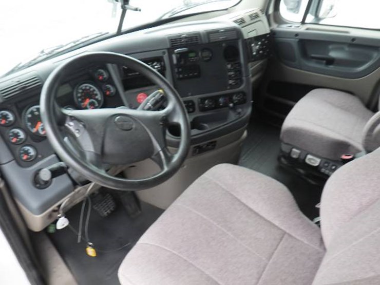 freightliner-cascadia-125-image-17