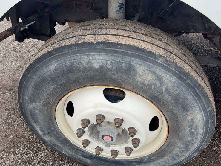 2005-sterling-l8500-image-6