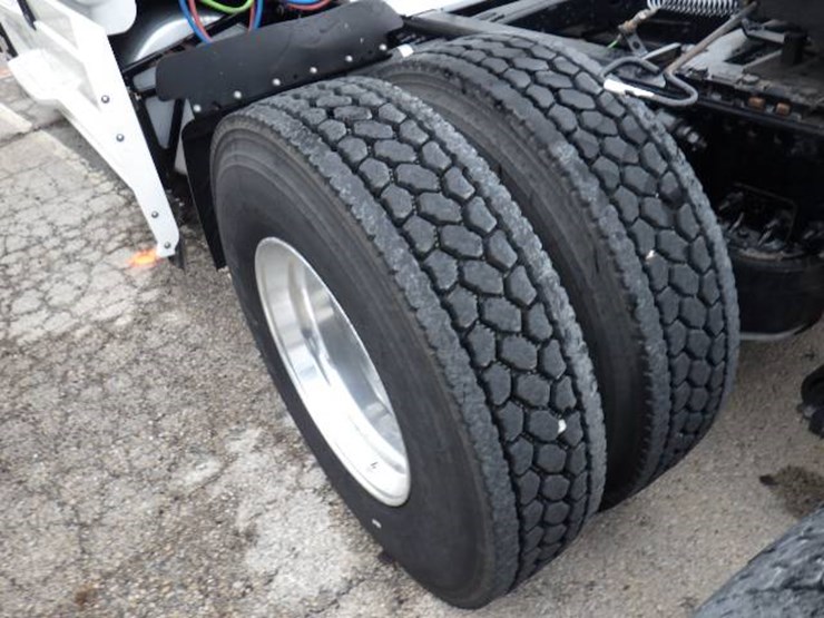 2019-freightliner-cascadia-125-image-14