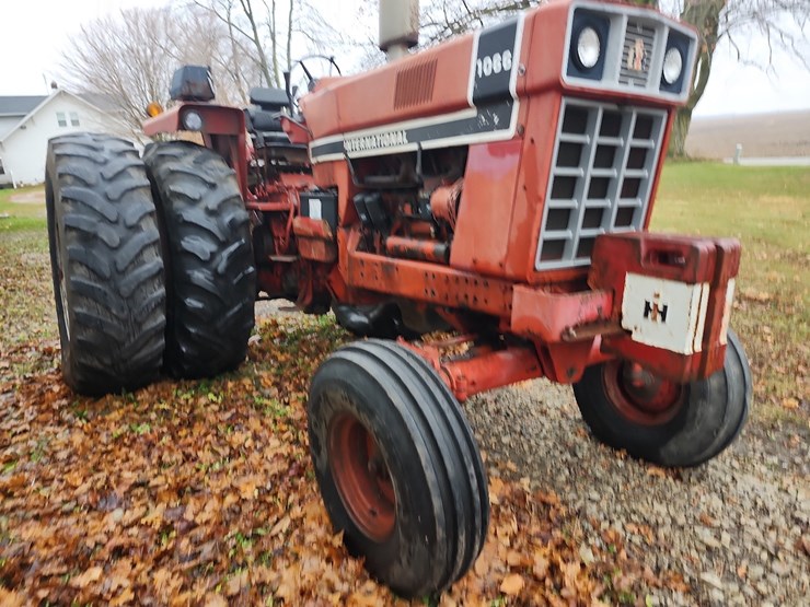 1976-ih-1066-diesel-tractor-image-15