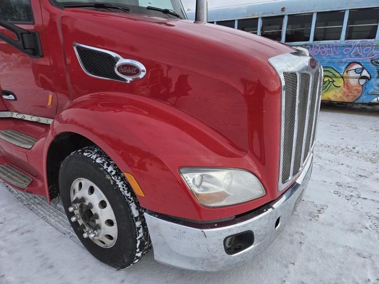 2017-peterbilt-579-image-10