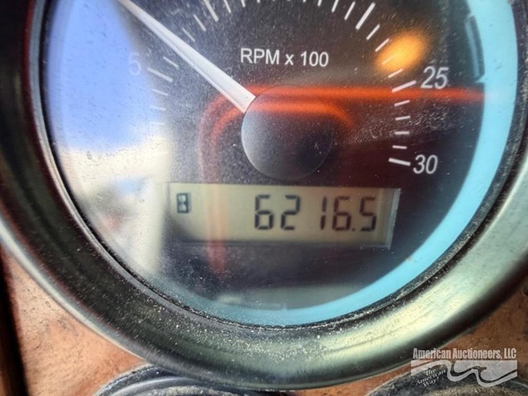 peterbilt-330-image-17