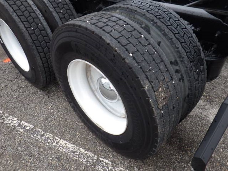 freightliner-cascadia-125-image-12