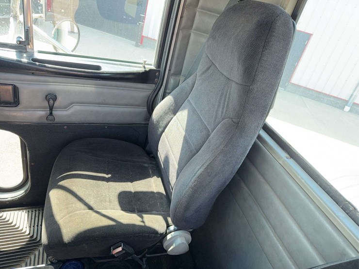 2003-peterbilt-379-image-39