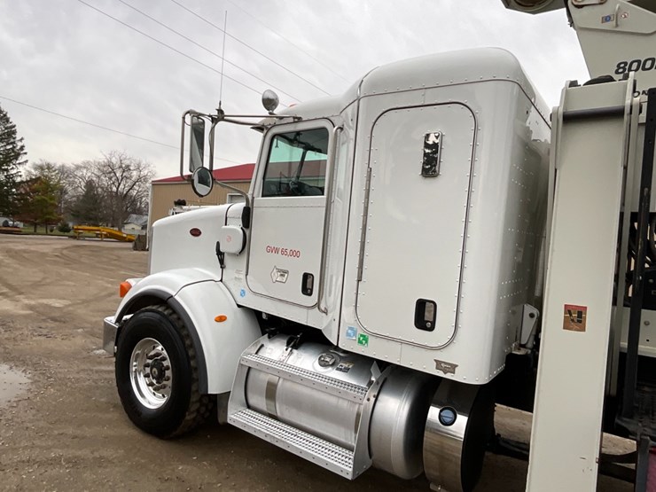 2015-peterbilt-365-image-23