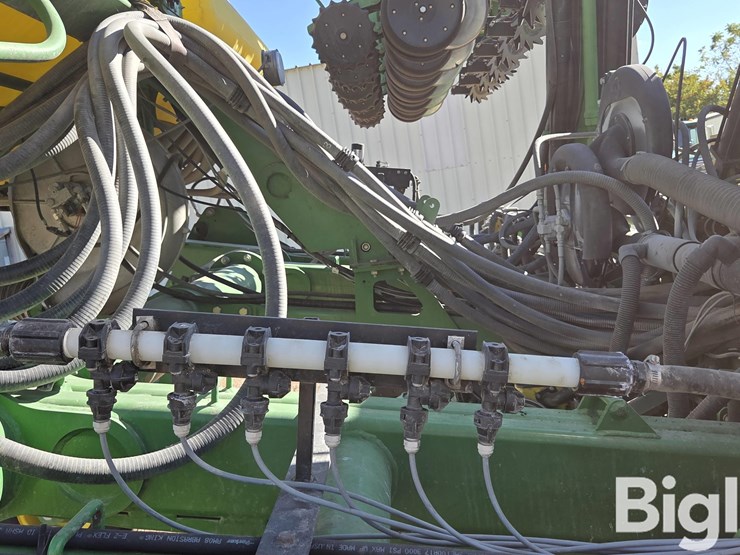 2011-john-deere-dr18-image-17