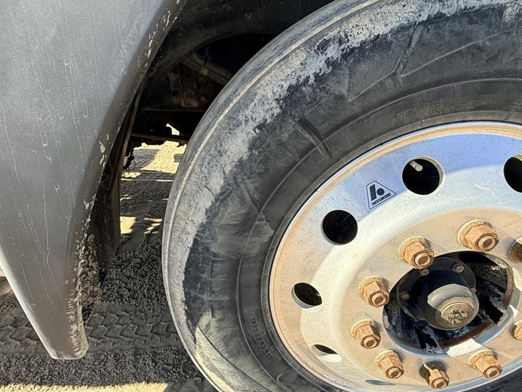 2007-freightliner-columbia-120-image-69