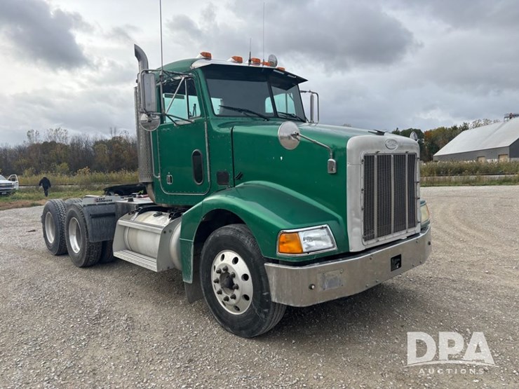 peterbilt-385-image-23