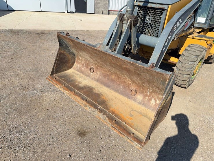 2011-deere-310j-image-22