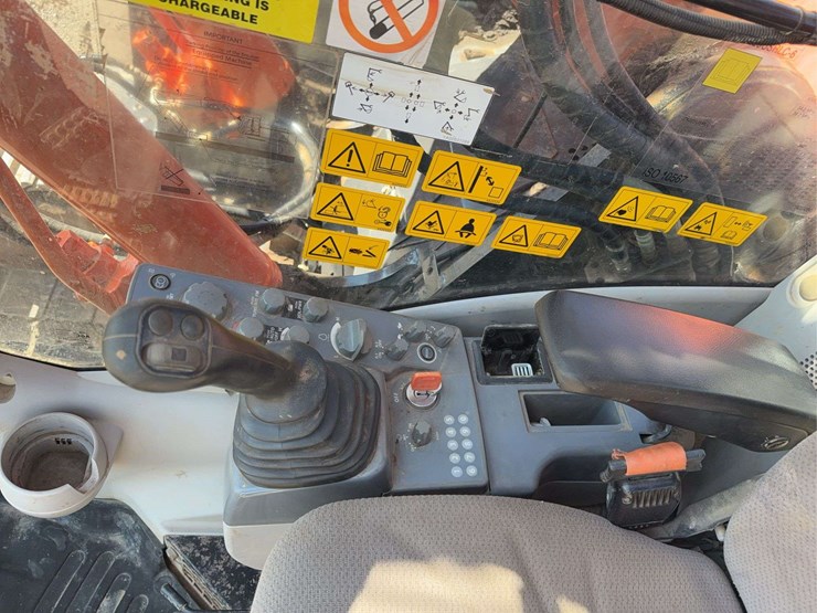 hitachi-225-excavator-image-51