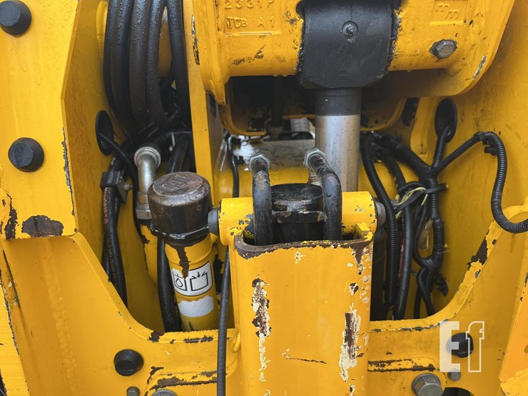 jcb-541-70-agri-plus-image-25