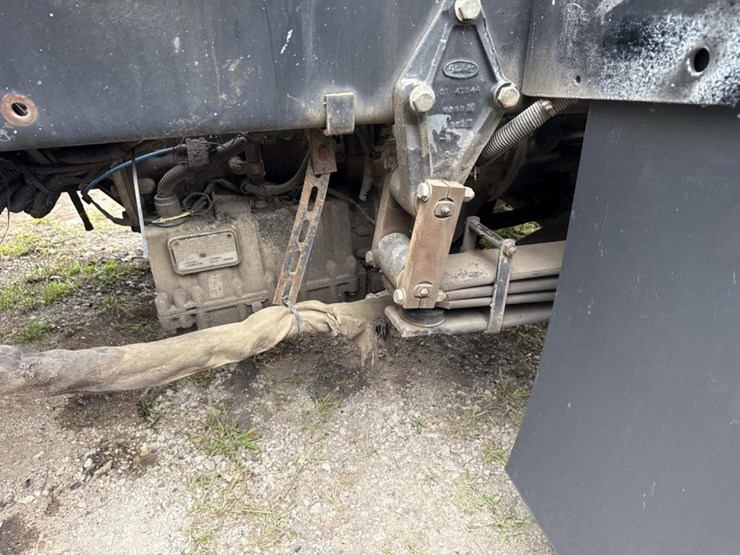 2005-peterbilt-320-image-46