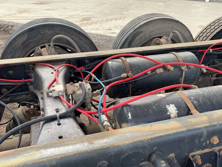 2016-kenworth-t880-image-60