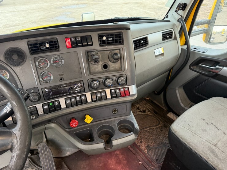 2020-kenworth-t680-image-22