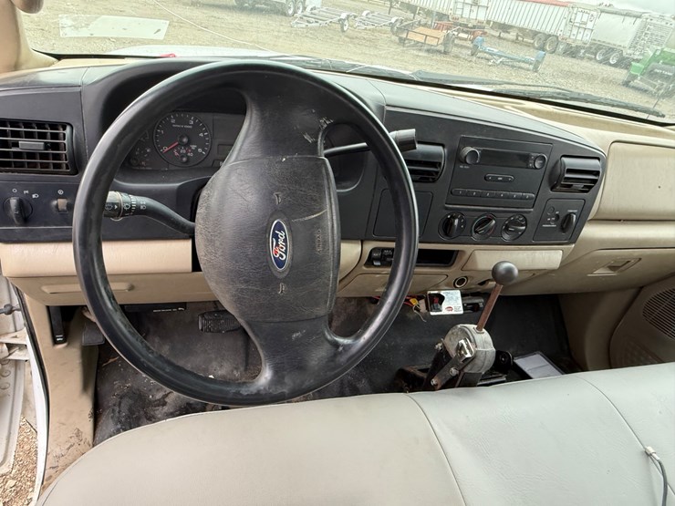 2005-ford-f350-image-29