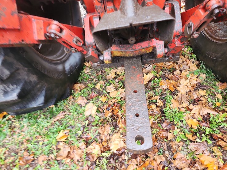 1976-ih-1066-diesel-tractor-image-9