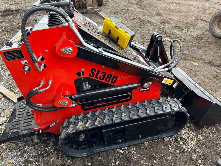 new-sdlool-co-mini-stand-on-skidloader-model-sl380-image-3