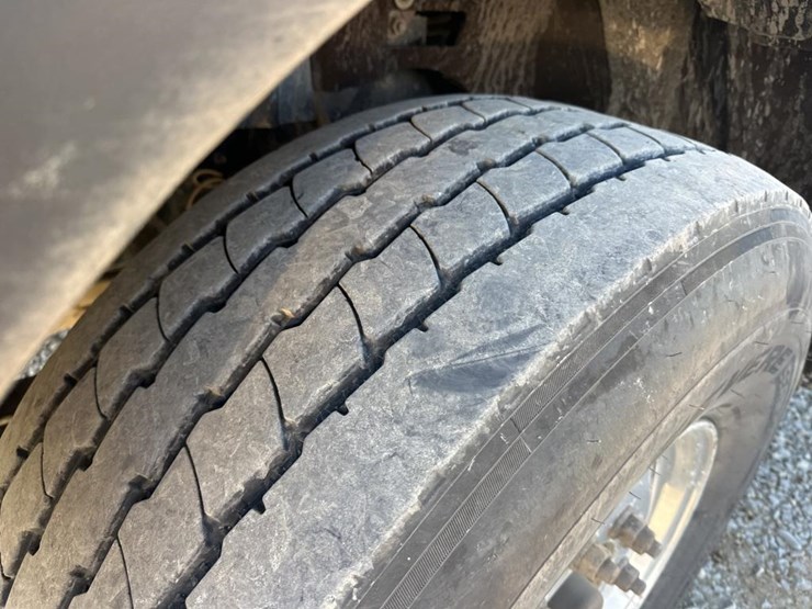 2017-international-hx615-image-57