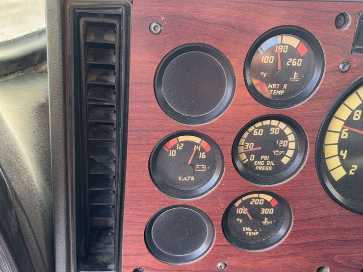 1999-mack-cl713-image-34