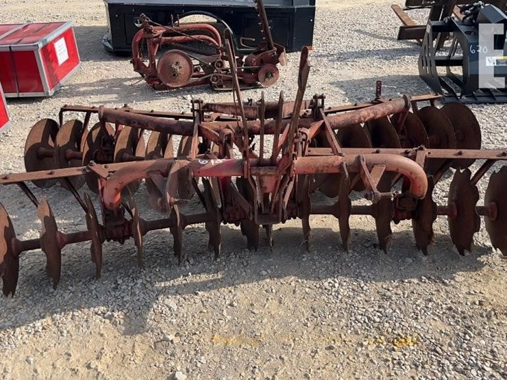 massey-ferguson-8-image-1