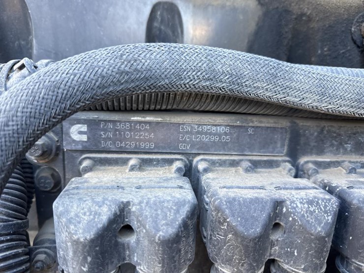 #1994-•-1999-volvo-day-cab-truck-tractor-image-17