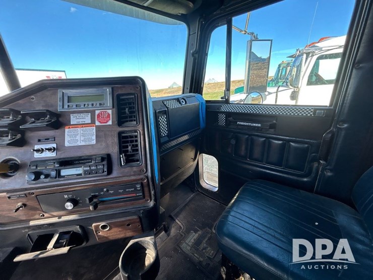 1996-freightliner-fld120-image-60