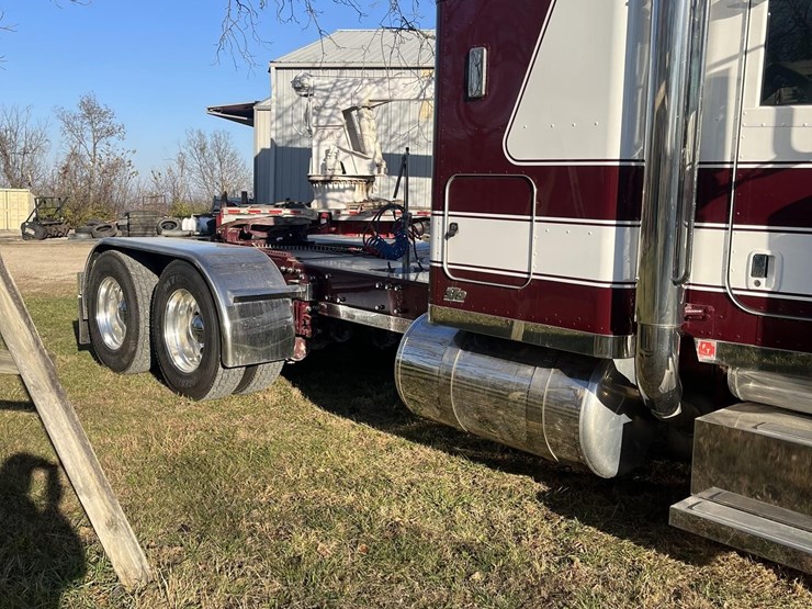 2007-peterbilt-379-image-10