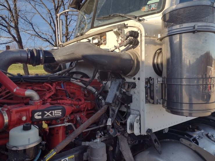 peterbilt-389-image-19