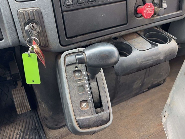 2004-international-7400-image-42