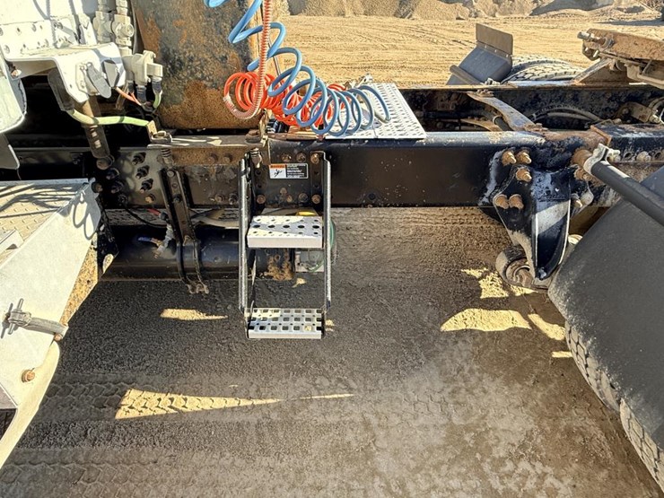 2007-freightliner-columbia-120-image-18