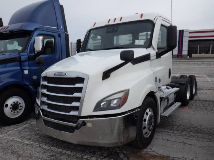 freightliner-cascadia-126-image-1