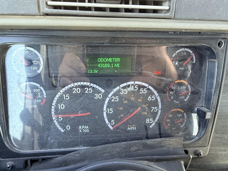 2007-freightliner-columbia-120-image-63