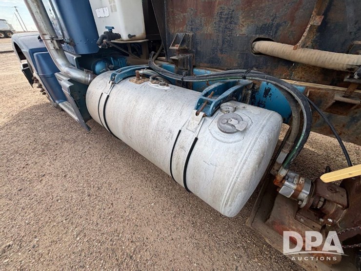 peterbilt-377-image-12