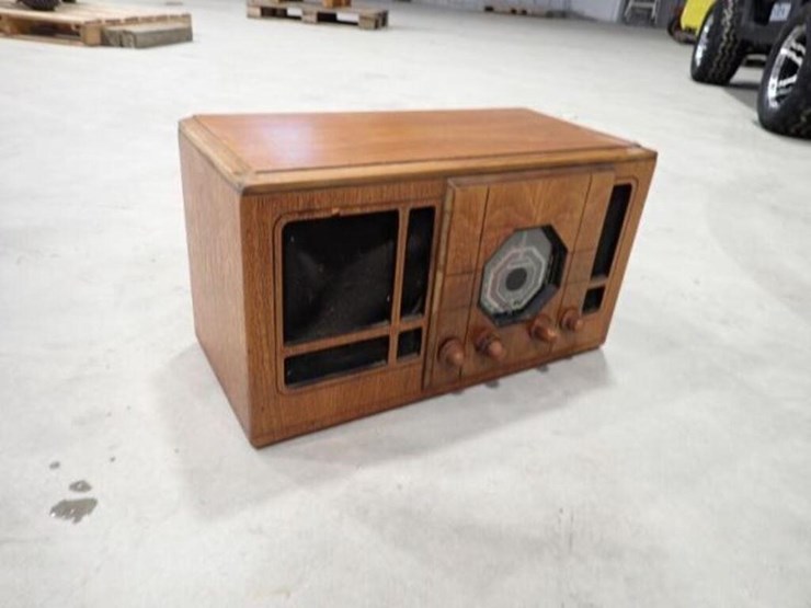 vintage-stromberg-carlson-triple-range-radio-image-2