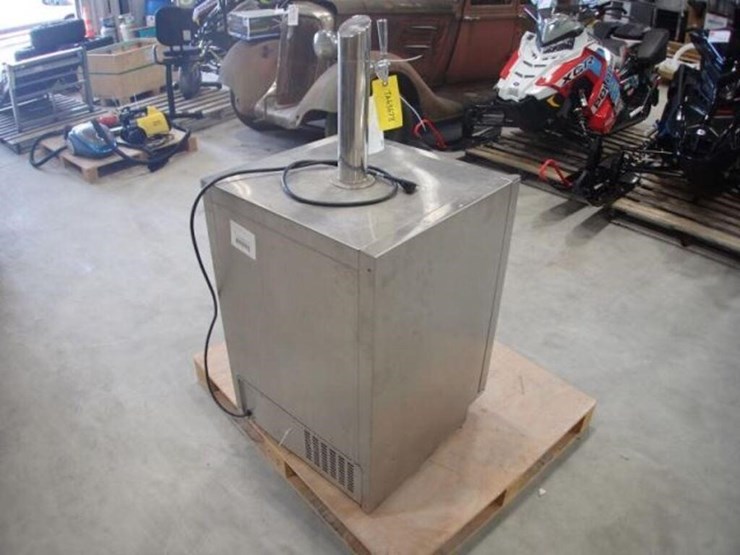 true-tur24bdlssb-24-in.-stainless-steel-beer-tap-image-4