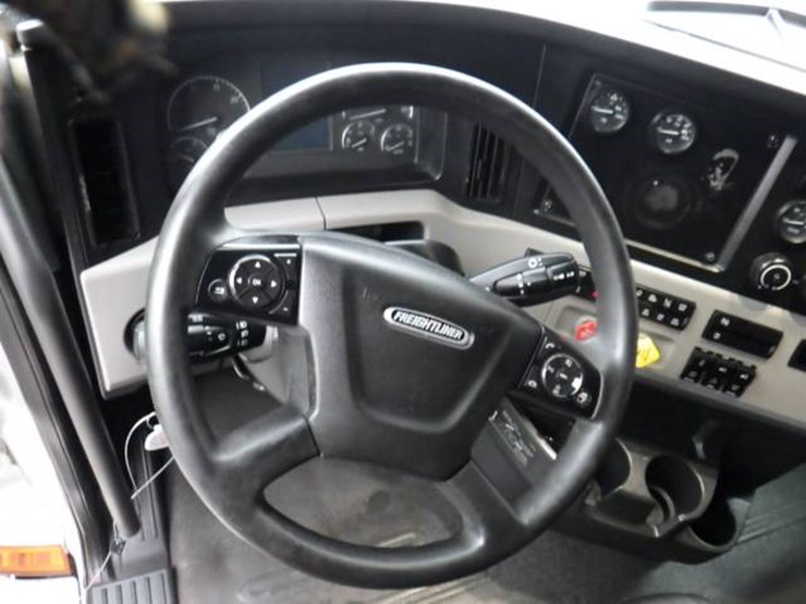 2019-freightliner-cascadia-126-image-23