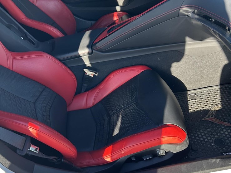 2021-chevrolet-corvette-image-39