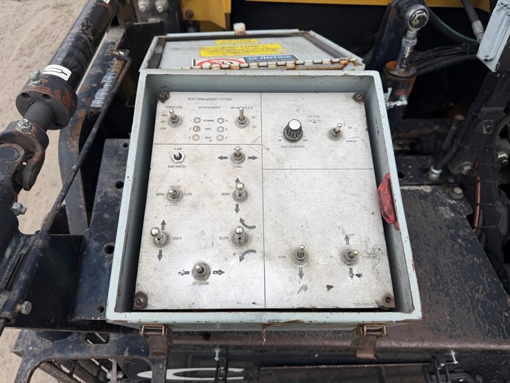 2015-caterpillar-ap-555e-image-18