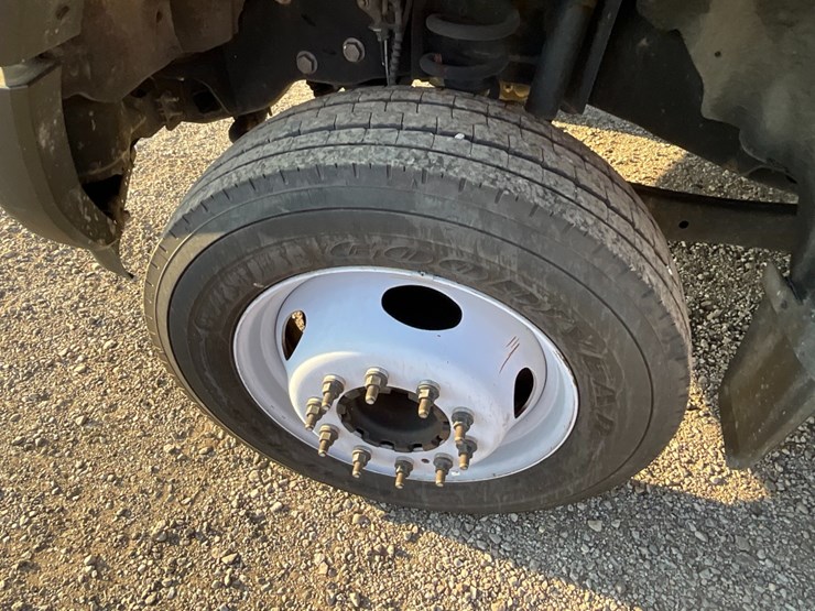 2019-ford-f550-image-18