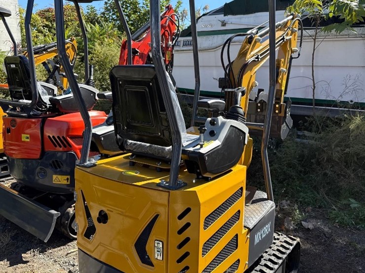 new-cfg-industrial-co-mini-excavator-model-mx12rx-image-3