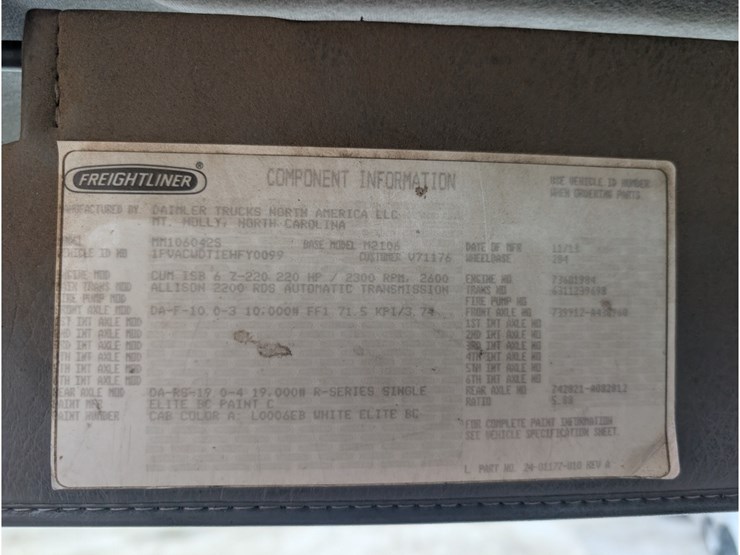 2014-freightliner-m2-106-image-24