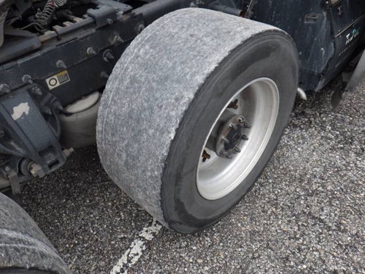 peterbilt-579-image-11